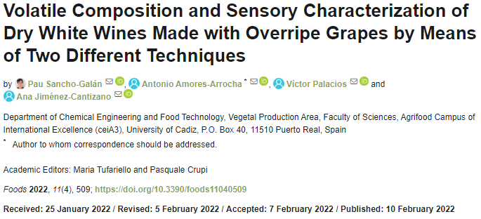 Volatile Composition and Sensory Characterisation of Dry White Wines Made with Overripe Grapes by Means of Two Different Techniques